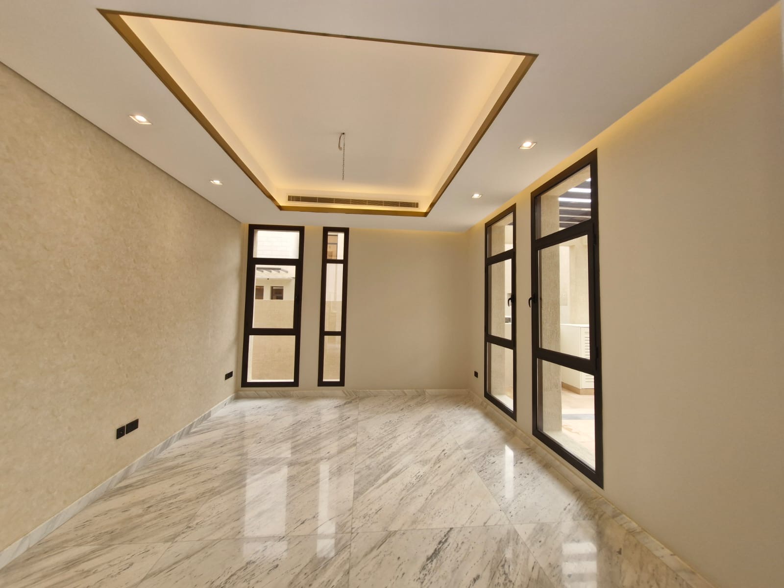 **Modern Luxury Villa for Rent in "Etual Roshan" Project – Signed by Elie Saab** 🏡✨  